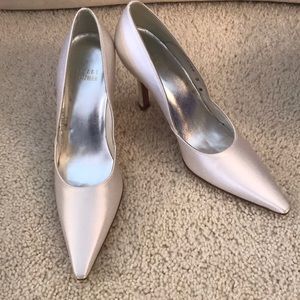Stuart Weitzman size 5M White satin pumps NWT
